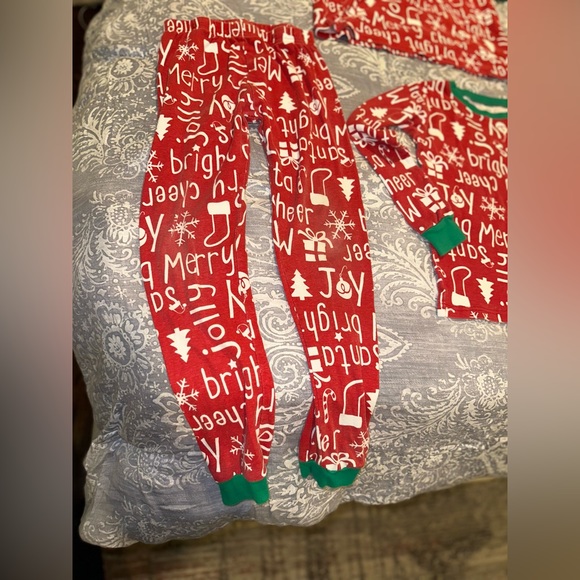 Carters Family of 4 CHRISTMAS PICTURE pajamas bundle 8 pieces! - Picture 16 of 16